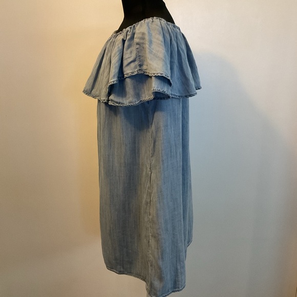 3. Sneak Peek Light Wash Off the Shoulder Chambray Dress Size Large - Picture 4 of 5